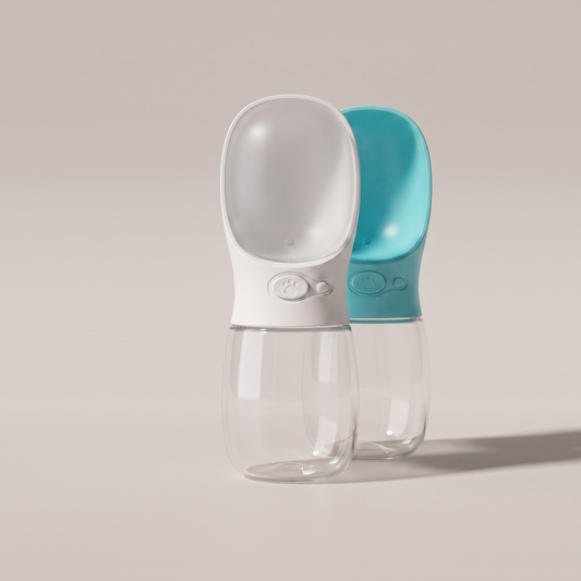 Pack Doble Peludo Feliz: dos bebederos portátiles de 350 ml, uno blanco y otro azul turquesa
